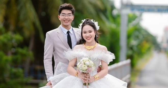 Thuê sân hàng xóm 1 năm, chàng trai cưới luôn con gái chủ nhà