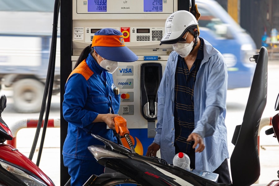 Giá xăng ngày mai có giảm lần thứ hai liên tiếp trong tuần?
