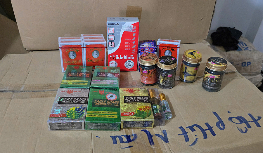 Công bố hình ảnh làm giả 70.000 chai dầu gió của vợ chồng doanh nhân