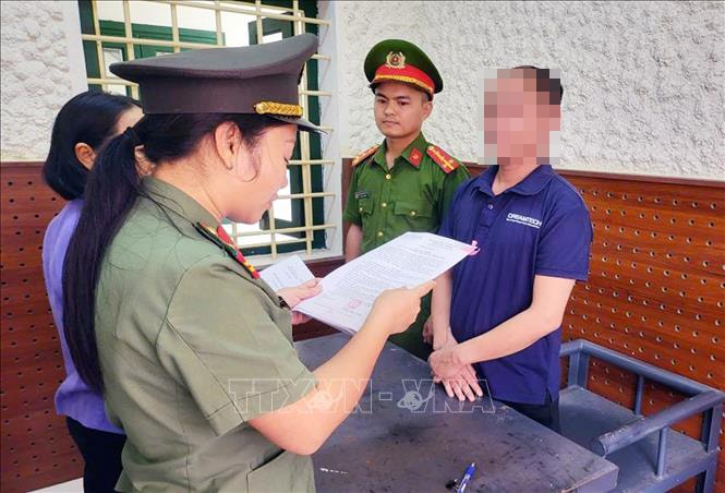 Khởi tố trưởng văn phòng đại diện khu vực Bắc Trung Bộ của một tạp chí