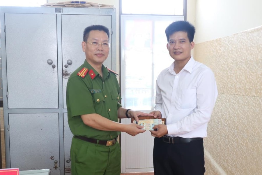 Trung tá Công an TP Hải Phòng trả lại số tiền lớn người dân đánh rơi