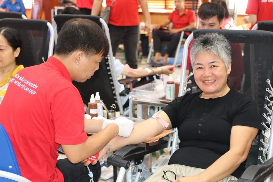 Ngày hội ‘Giọt hồng xứ Đông’ cung cấp máu cho khu vực tây Hải Phòng