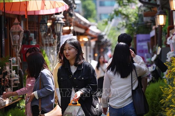Chính phủ Hàn Quốc phân phát 'phiếu tiêu dùng' cho toàn dân