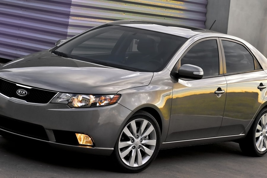 4 mẫu sedan giá rẻ 15 năm tuổi nhưng kiểu dáng vẫn khiến nhiều người trầm trồ