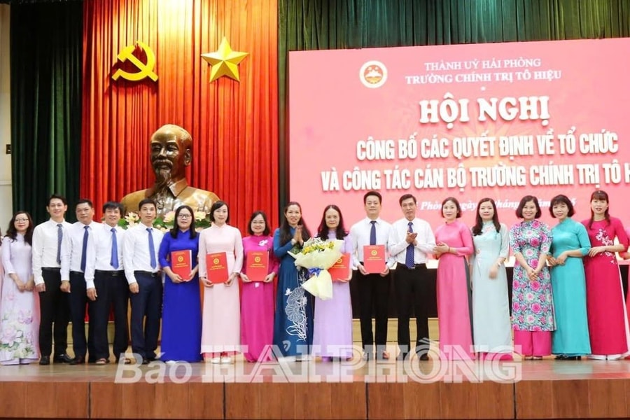 Xây dựng đội ngũ cán bộ trường Đảng vững mạnh về chuyên môn, sáng đẹp về văn hóa