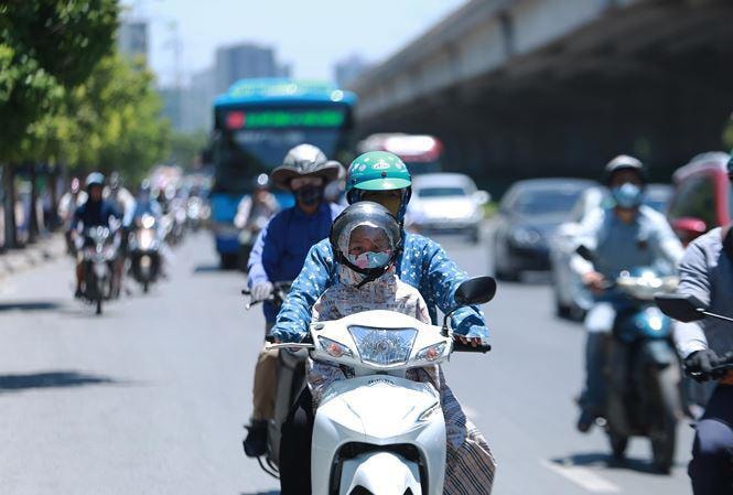 Miền Bắc nắng oi trước khi hứng đợt mưa lớn