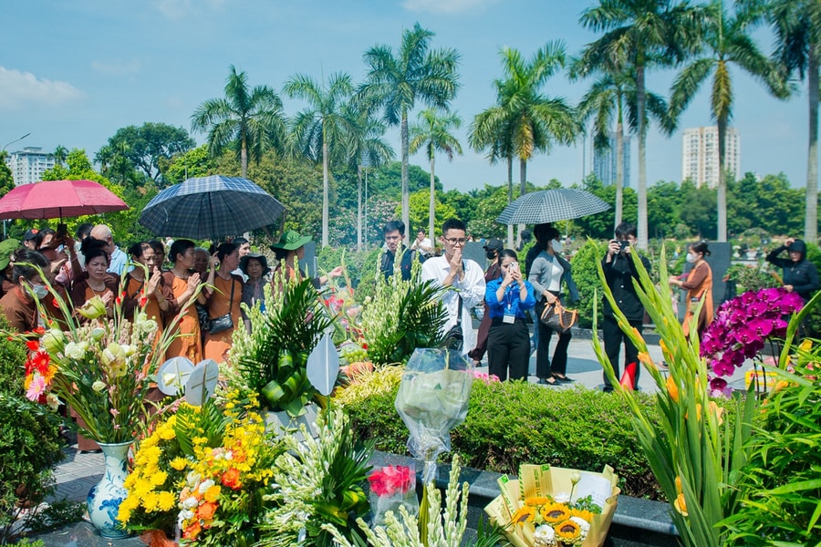 Người dân tưởng nhớ 1 năm ngày mất cố Tổng Bí thư Nguyễn Phú Trọng