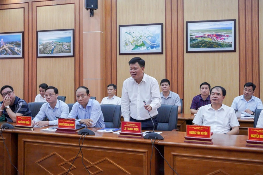 Hai Phong Economic Zone Authority pledges to accompany infrastructure developers in industrial, economic zones