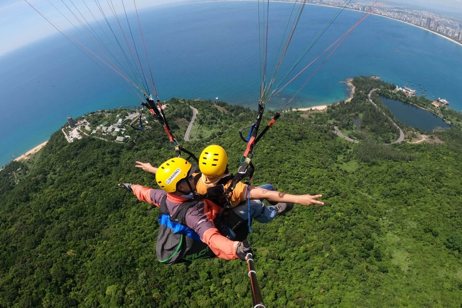 Tạm dừng bay dù lượn ở bán đảo Sơn Trà sau sự cố du khách rơi tử vong
