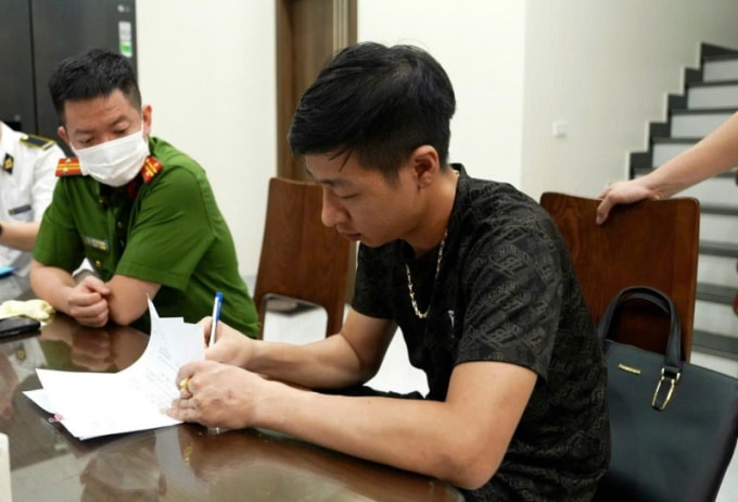 Tẩm tiết lên thịt lợn bệnh để 'phù phép' thành hàng tươi ngon