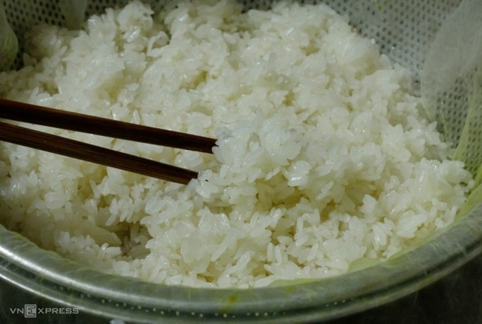 Tại sao nên ngâm gạo trước khi đồ xôi?