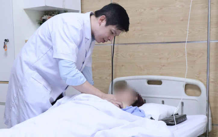 Mong thay đổi phong thủy, khách hàng đòi bác sĩ mổ lúc 1 giờ sáng