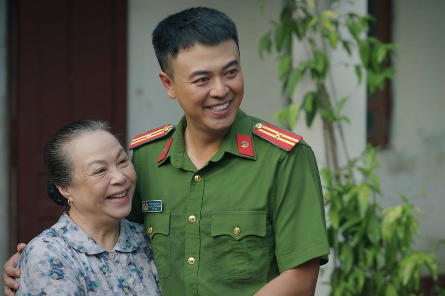 MC Tuấn Tú lần đầu đảm nhiệm vai công an áp lực tới mất ăn mất ngủ