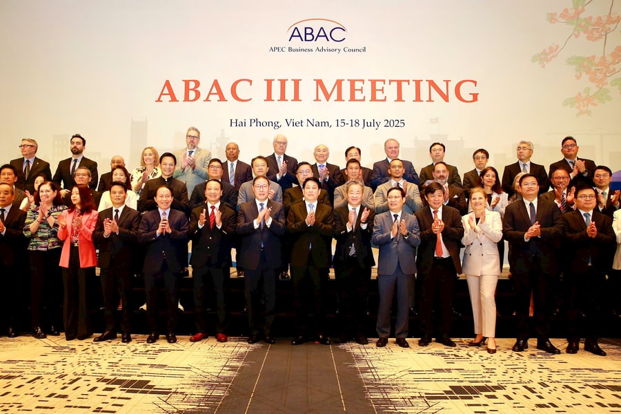 APEC business community urged to strengthen cooperation, improve adaptability