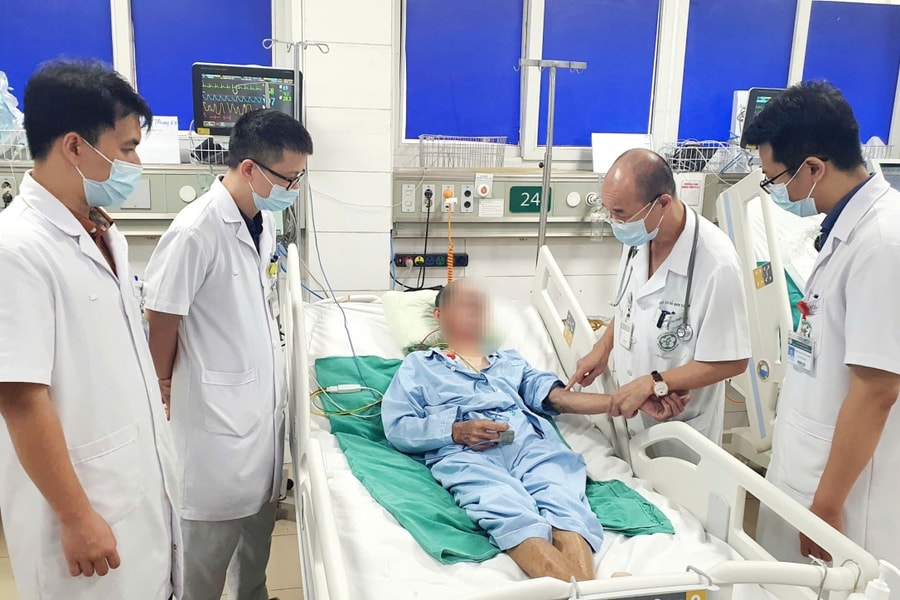 Sức khỏe các bệnh nhân trong vụ ăn tiết canh ở Hưng Yên giờ ra sao?
