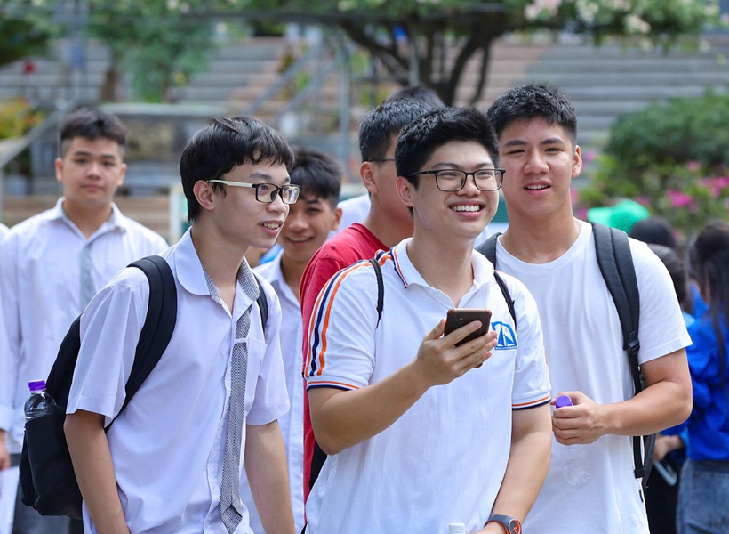 Các trường đại học bắt đầu công bố 'điểm sàn'