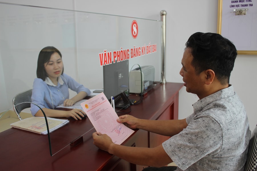 Cán bộ cấp huyện về xã, gần dân, hiểu dân