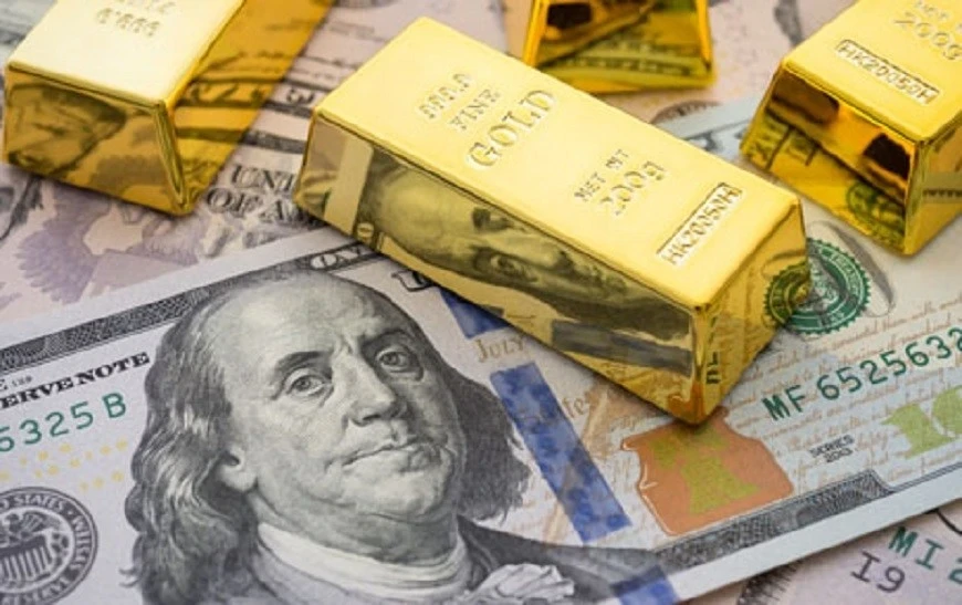 Giá vàng giảm, USD vẫn 'căng'