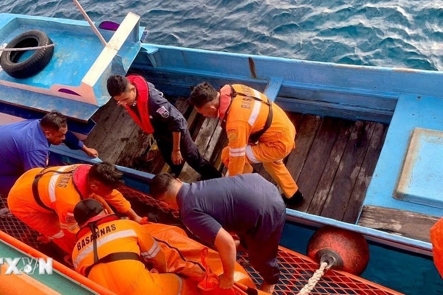 Cháy phà ở ngoài khơi đảo Sulawesi của Indonesia , ít nhất 5 người thiệt mạng