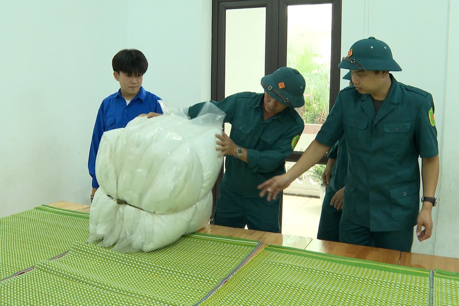 Phường Hải Dương vận động người dân ngoài đê sông Thái Bình vào nơi tránh trú an toàn