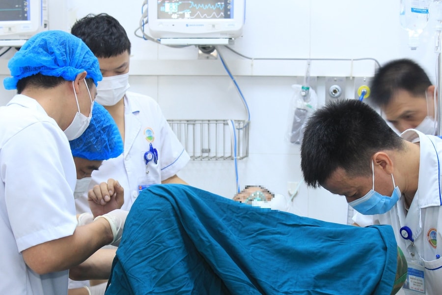 Một nạn nhân vụ đứt cầu treo ở Điện Biên nguy kịch