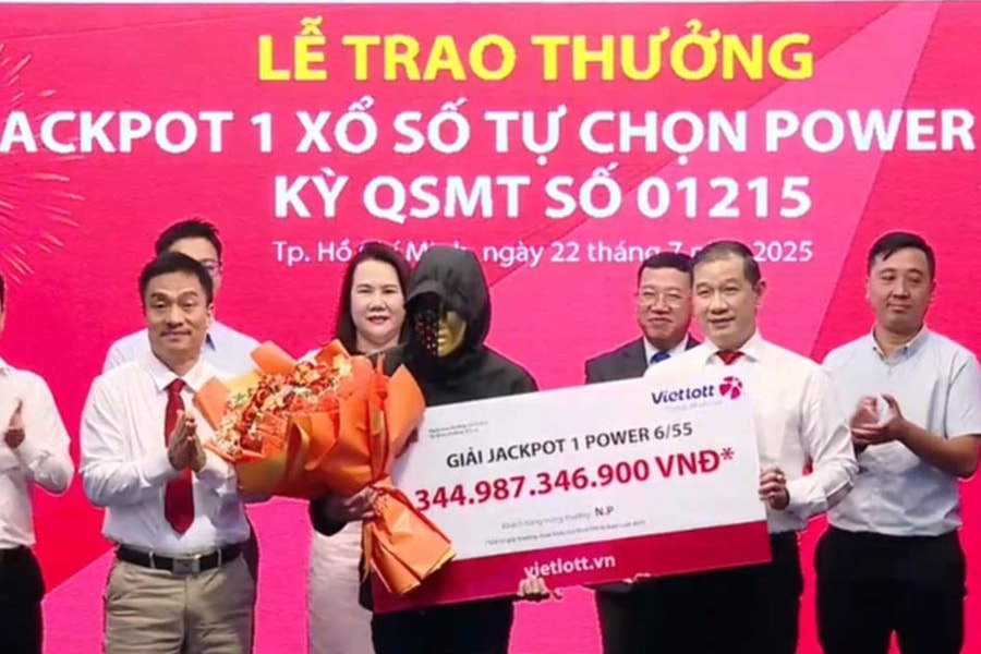Người đàn ông TP Hồ Chí Minh trúng độc đắc Vietlott cao kỷ lục gần 345 tỷ đồng