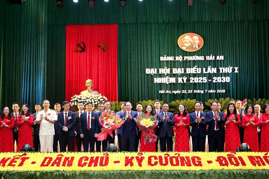 Senior Party official attends model ward-level Party Congress in Hai Phong
