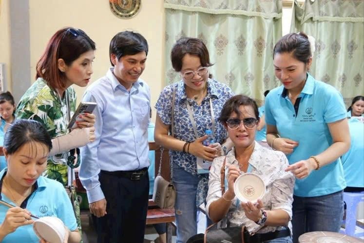 Spreading traditional culture through ‘back-to-the-village’ tours