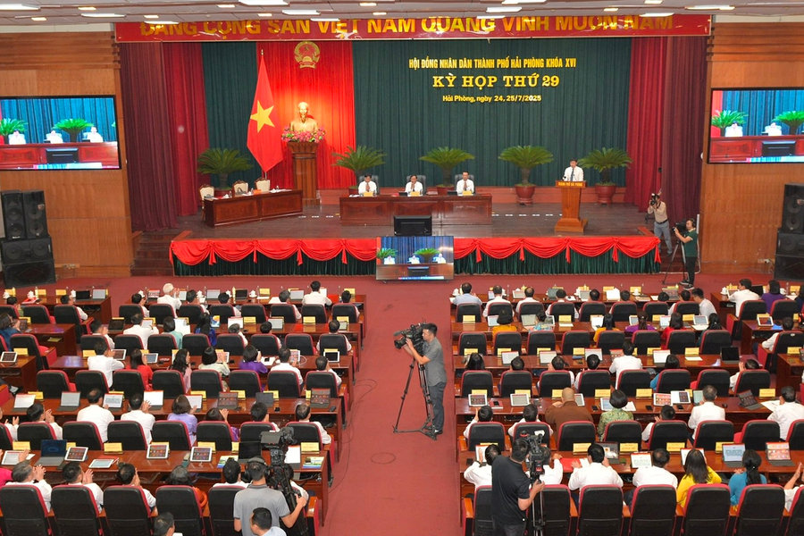 Giám đốc các Sở Xây dựng, Nội vụ và Chánh Văn phòng UBND TP Hải Phòng sẽ trả lời chất vấn