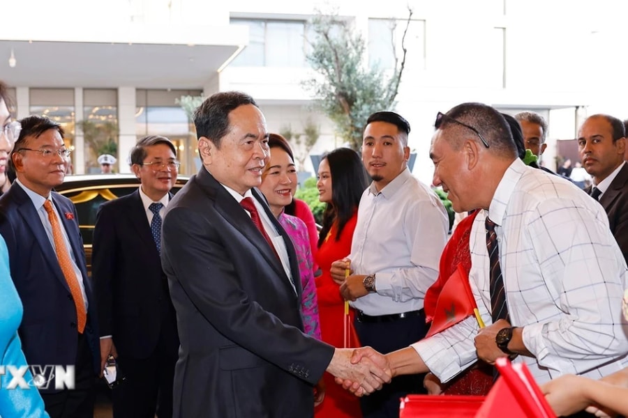 Chủ tịch Quốc hội và Phu nhân đến thủ đô Rabat, bắt đầu thăm Vương quốc Maroc