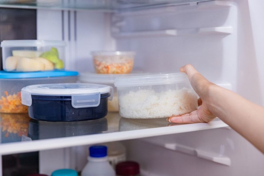 Bảo quản cơm nguội trong tủ lạnh được mấy ngày?