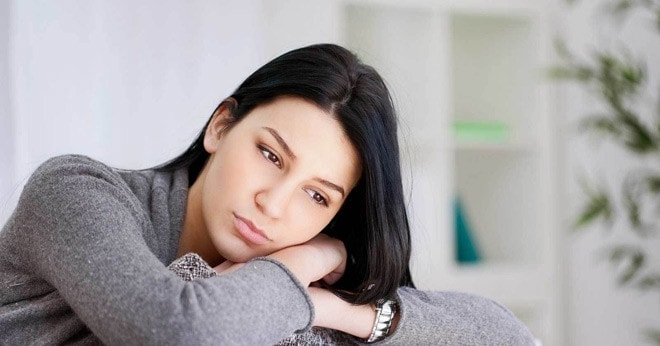 Mở cửa phòng mẹ chồng lúc đêm muộn, tôi chết lặng nhận ra mình đã quá vô tâm