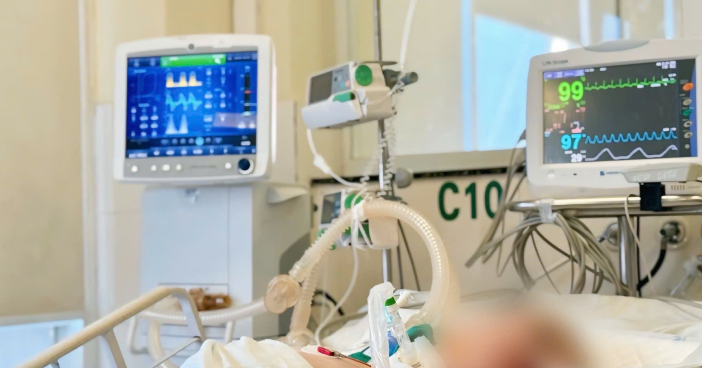Phải cấp cứu, thở máy sau khi nhờ bạn đến nhà tiêm xóa nhăn