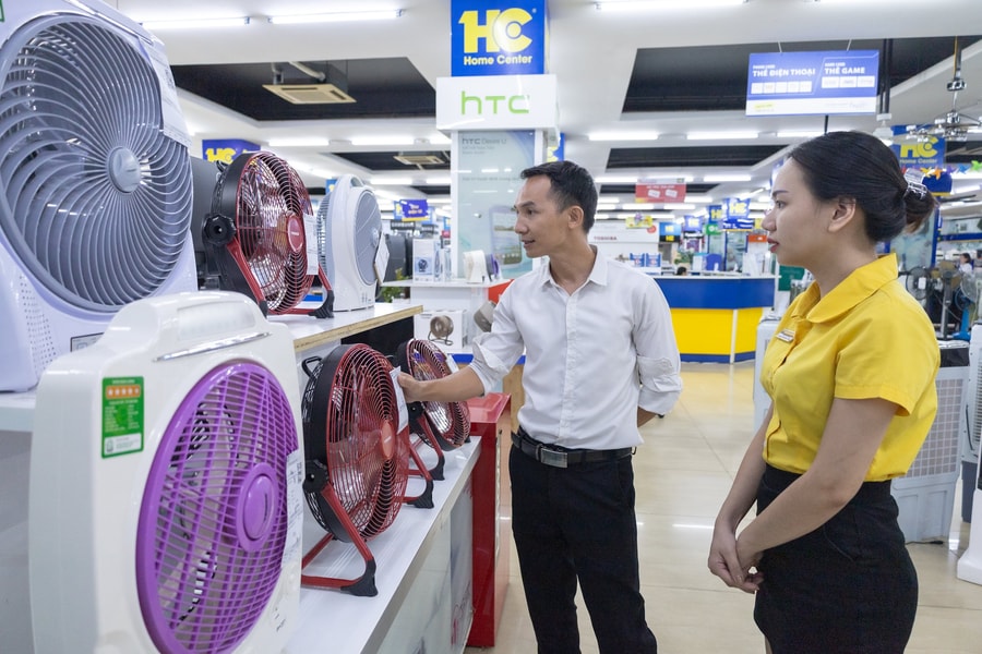 Quạt tích điện hút khách, công nghệ mới lấn át hàng rẻ