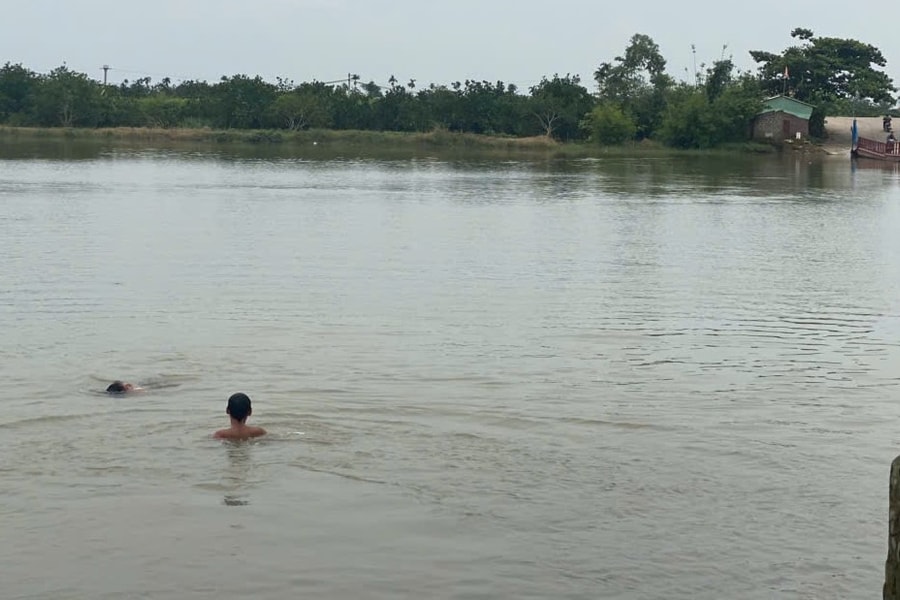 Nguy hiểm trẻ em tắm sông