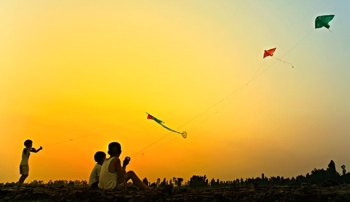 Những cánh diều đợi gió