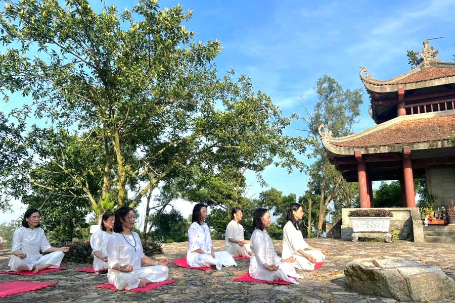 Trải nghiệm thiền trên đỉnh Bàn Cờ Tiên