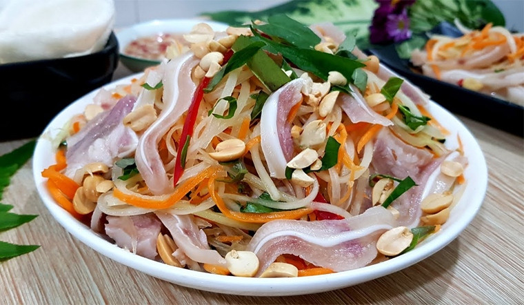 Nộm đu đủ xanh tai heo