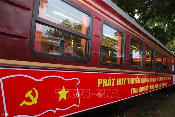 Ra mắt đoàn tàu 'Hà Nội 5 cửa ô' vào dịp 19/8
