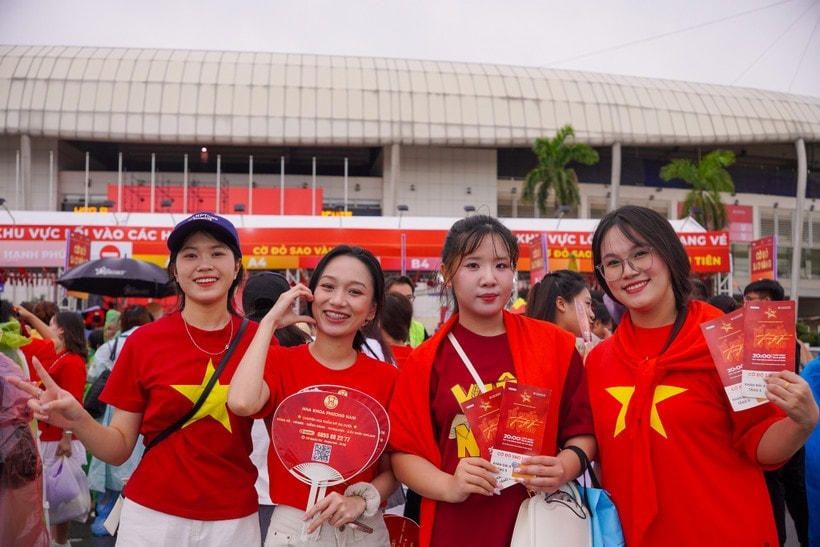 Sắc đỏ ngập tràn trước thềm concert 'Tổ quốc trong tim'