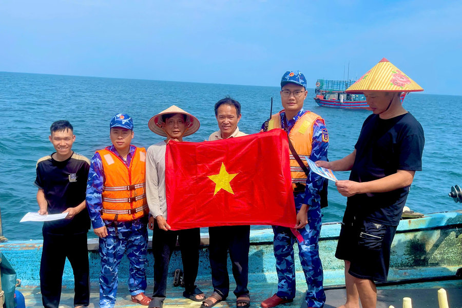 Hải đoàn 11 thực hiện cao điểm ngăn chặn, chống khai thác hải sản bất hợp pháp