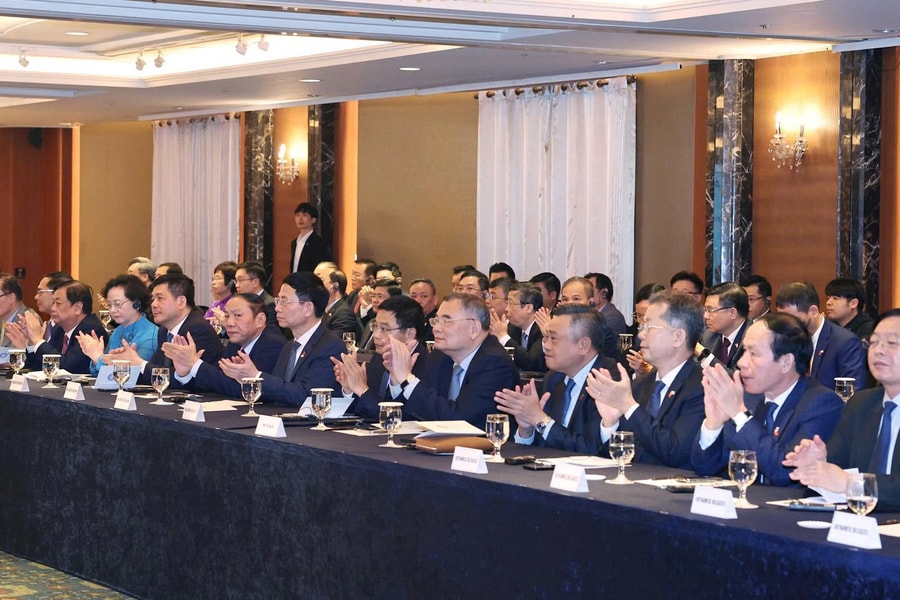 Secretary of Hai Phong Party Committee Le Tien Chau works with major Korean corporations