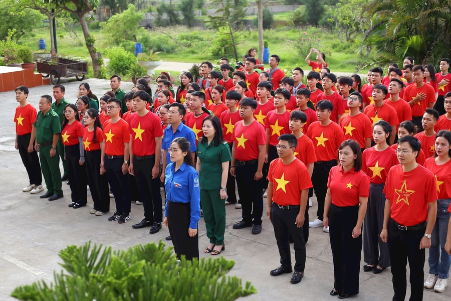 Hành trình thanh niên, sinh viên với biển, đảo Tổ quốc tại Bạch Long Vĩ