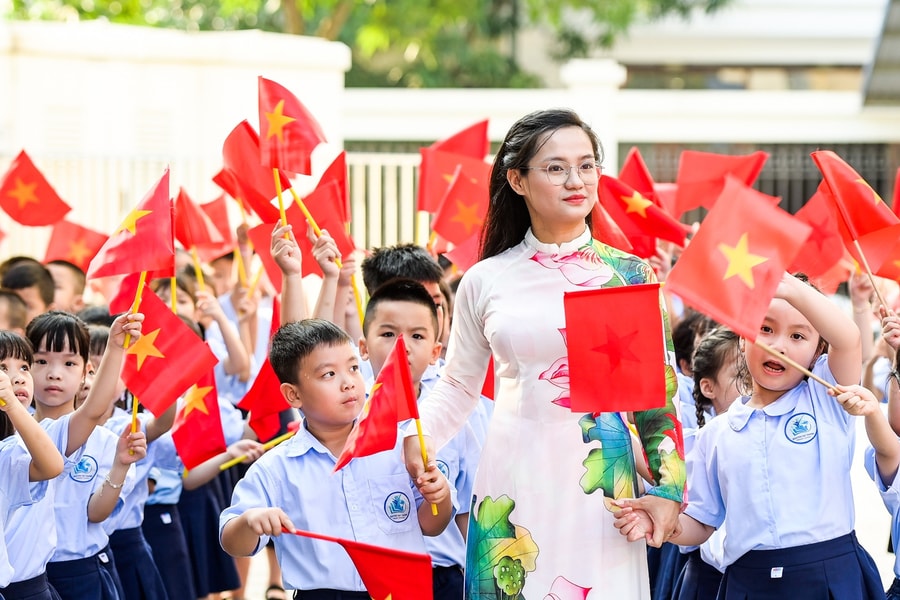 Chật tủ vì đồng phục, phụ huynh than lãng phí, không thể cho tặng