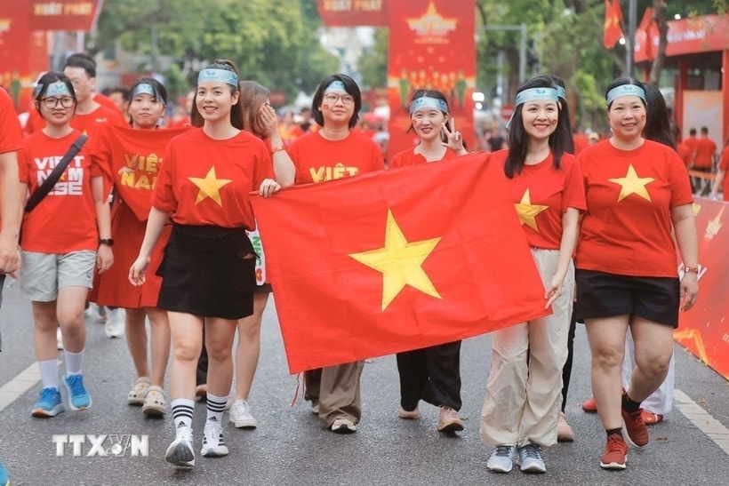 Xác lập kỷ lục số người mặc áo cờ đỏ sao vàng nhiều nhất trong một giải marathon