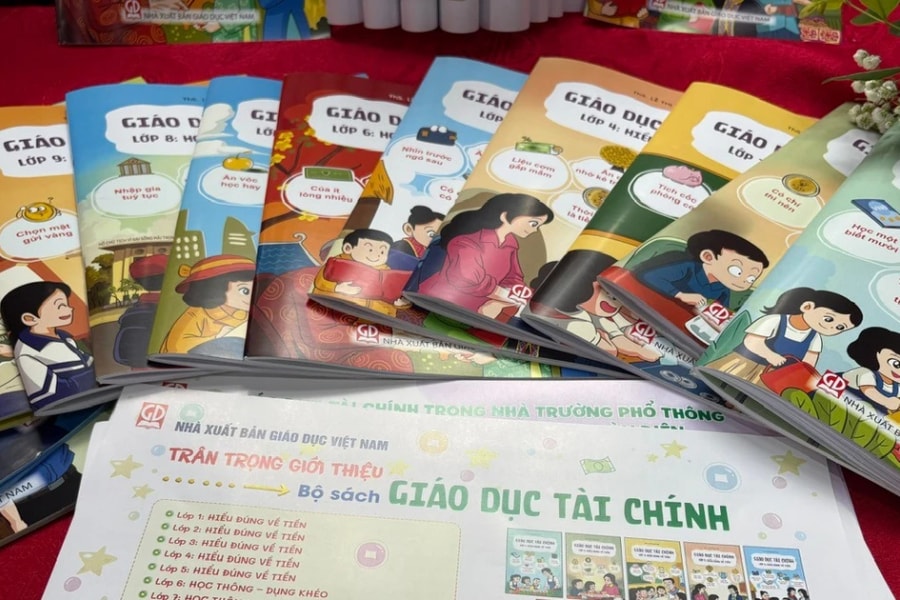 Lần đầu tiên có bộ sách giáo dục tài chính cho học sinh từ lớp 1 đến lớp 12