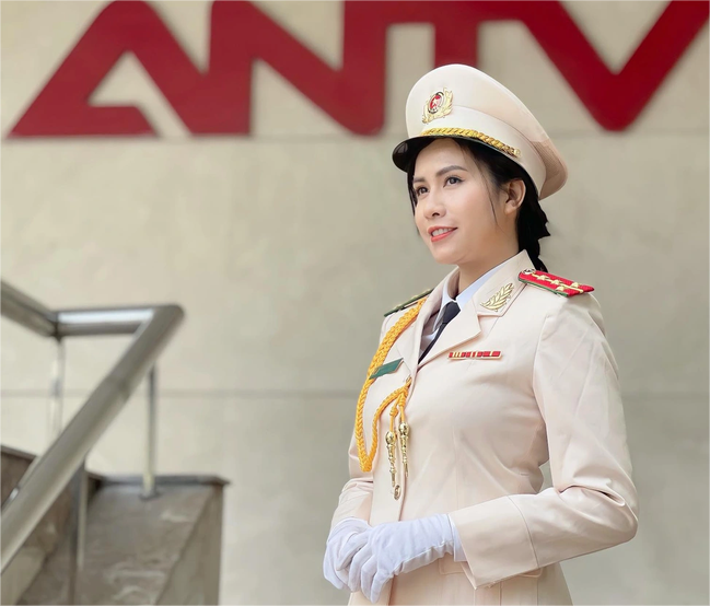 Trúc Mai - Thiếu tá công an xinh đẹp người Hải Phòng