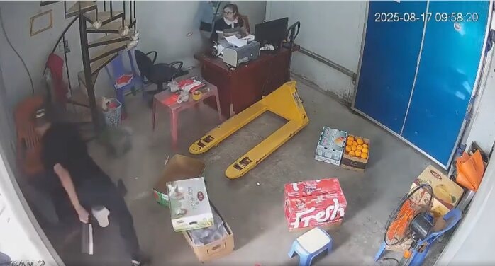 Tạm giữ hình sự kẻ 'máu lạnh' chém 3 người ở chợ hoa quả