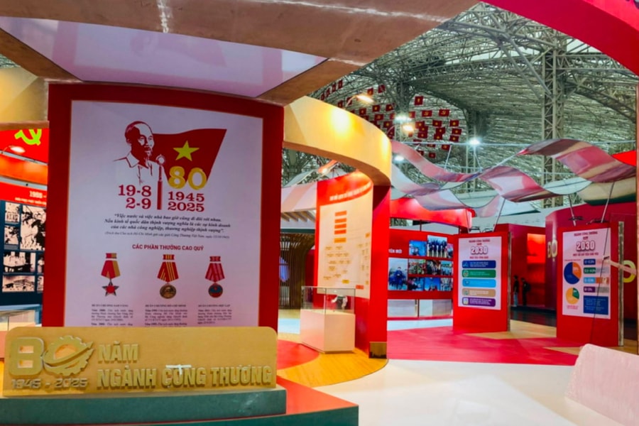 Sẵn sàng cho triển lãm thành tựu ngành công thương