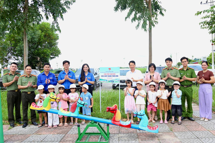 Tuổi trẻ Hải Phòng ra quân Ngày cao điểm chung tay xây dựng nông thôn mới nâng cao, nông thôn mới kiểu mẫu